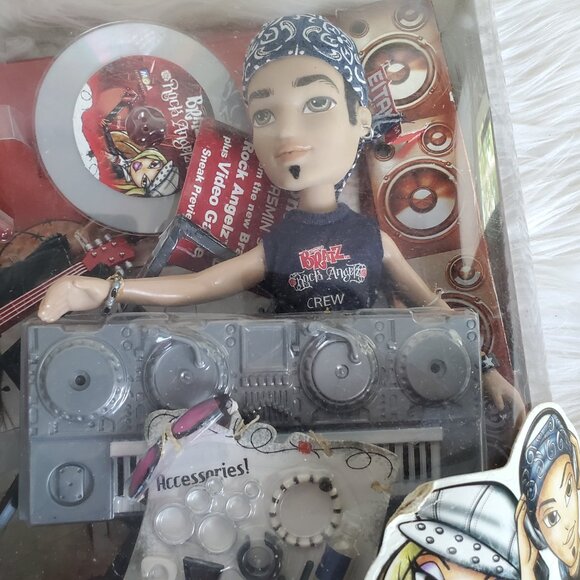 Bratz Rock Angelz Collectible 2 Pack Yasmin & Eitan Exclusive Dolls - Picture 6 of 11